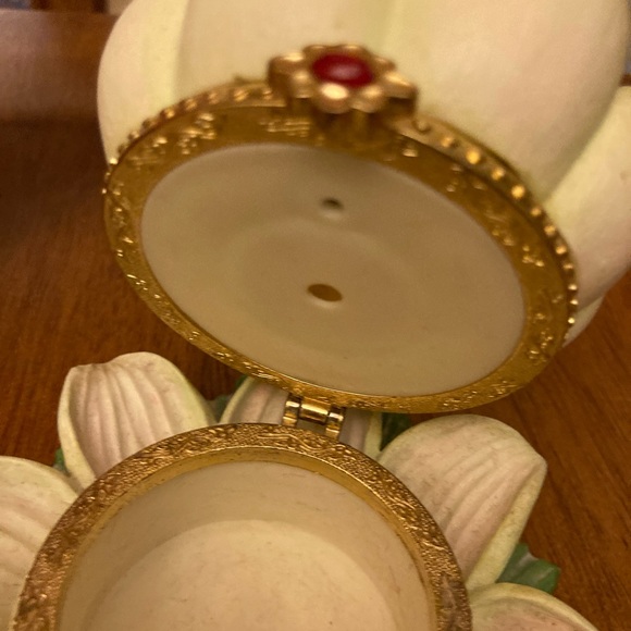 Decorative Lotus and Lily Pad Trinket and Ring Container with Red Jewel Opening - Picture 11 of 13